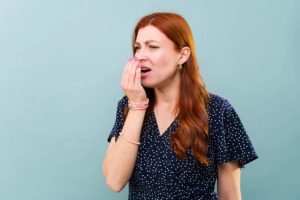 Halitoza – brzydki, nieprzyjemny zapach z ust – jak go zwalczać?